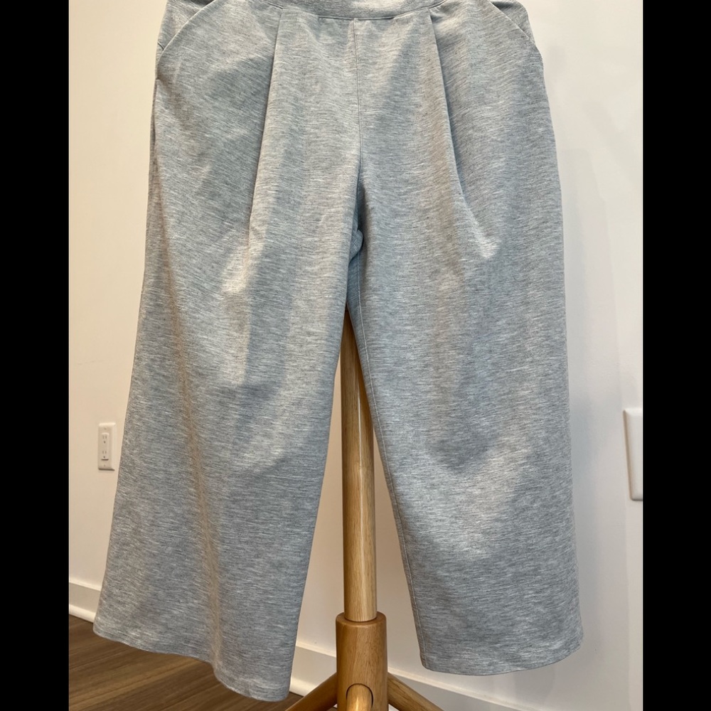 High-waisted 25’’ Lululemon wide pants, brand new.